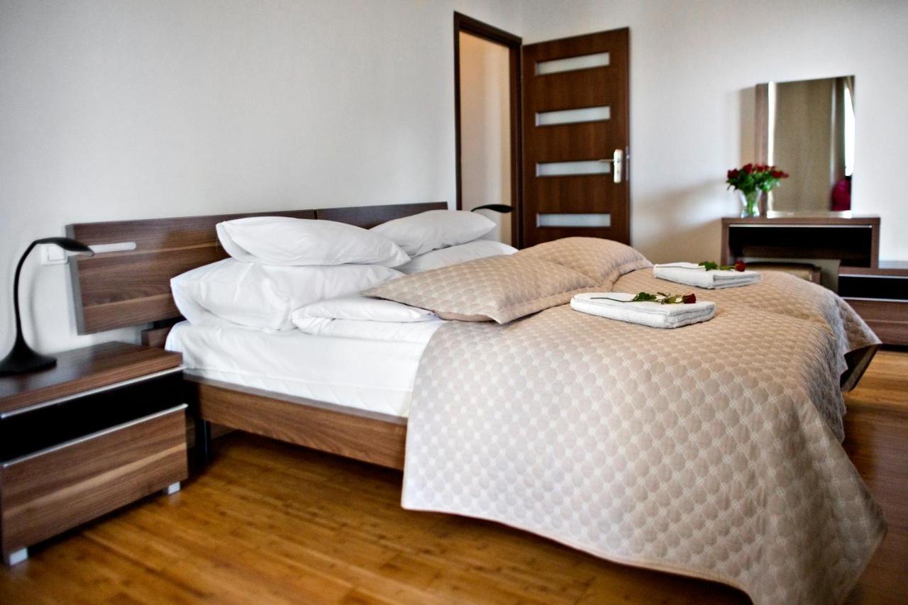 2 Bedrooms Bukowinska P&o Serviced Apartamento
